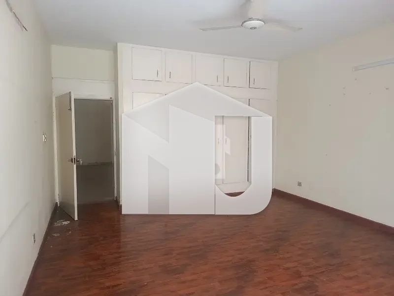 F 10 House Available For Rent Tile And Wooden Flooring., photo 13