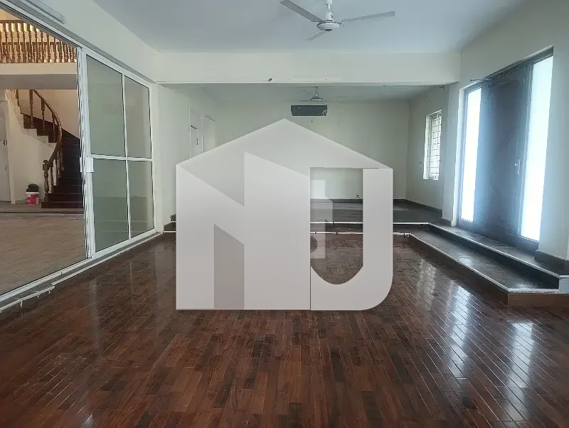 F 10 House Available For Rent Tile And Wooden Flooring., photo 19