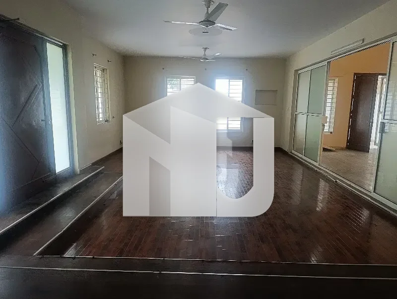 F 10 House Available For Rent Tile And Wooden Flooring., photo 17
