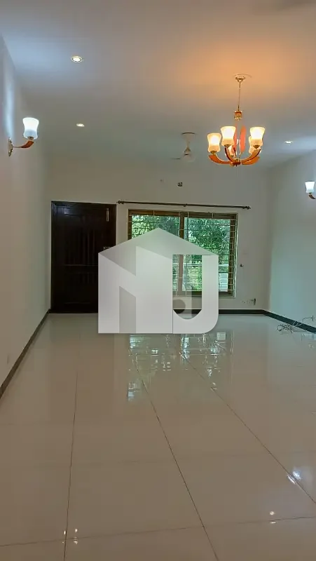 G-10 Excellent 3200 SQ. FT House Proper 6 Bedrooms, Proper 6 Attached Bathrooms Modern Fittings Along With Tile Flooring Drawing Dining, TV Lounge, Kitchen, photo 10
