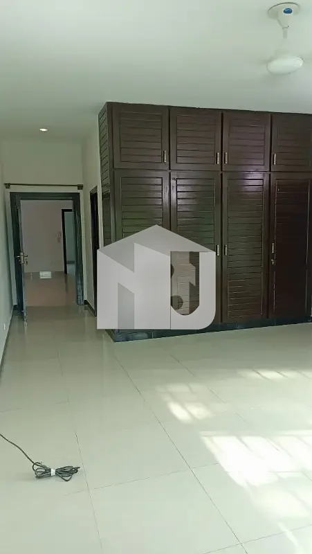 G-10 Excellent 3200 SQ. FT House Proper 6 Bedrooms, Proper 6 Attached Bathrooms Modern Fittings Along With Tile Flooring Drawing Dining, TV Lounge, Kitchen, photo 14
