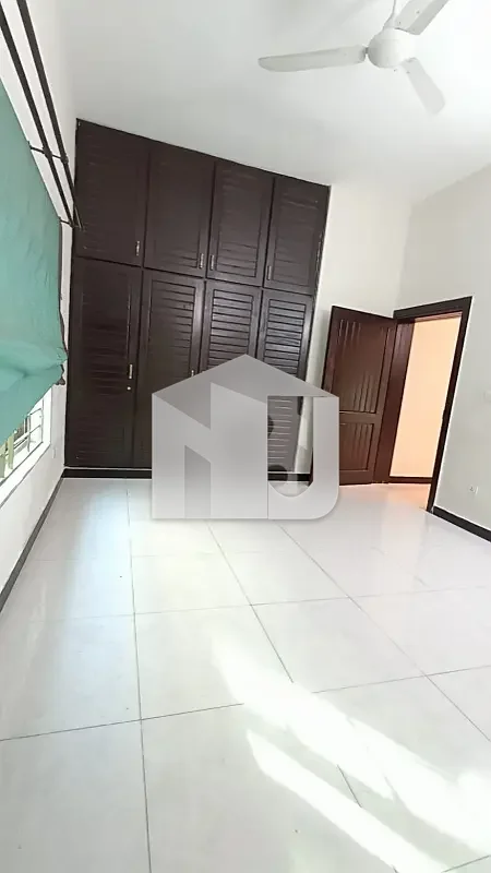 G-10 Excellent 3200 SQ. FT House Proper 6 Bedrooms, Proper 6 Attached Bathrooms Modern Fittings Along With Tile Flooring Drawing Dining, TV Lounge, Kitchen, photo 19