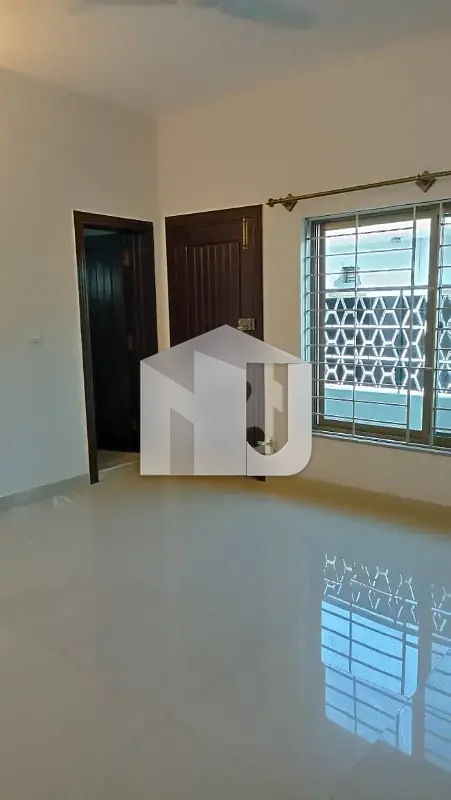G-10 Excellent 3200 SQ. FT House Proper 6 Bedrooms, Proper 6 Attached Bathrooms Modern Fittings Along With Tile Flooring Drawing Dining, TV Lounge, Kitchen, photo 9
