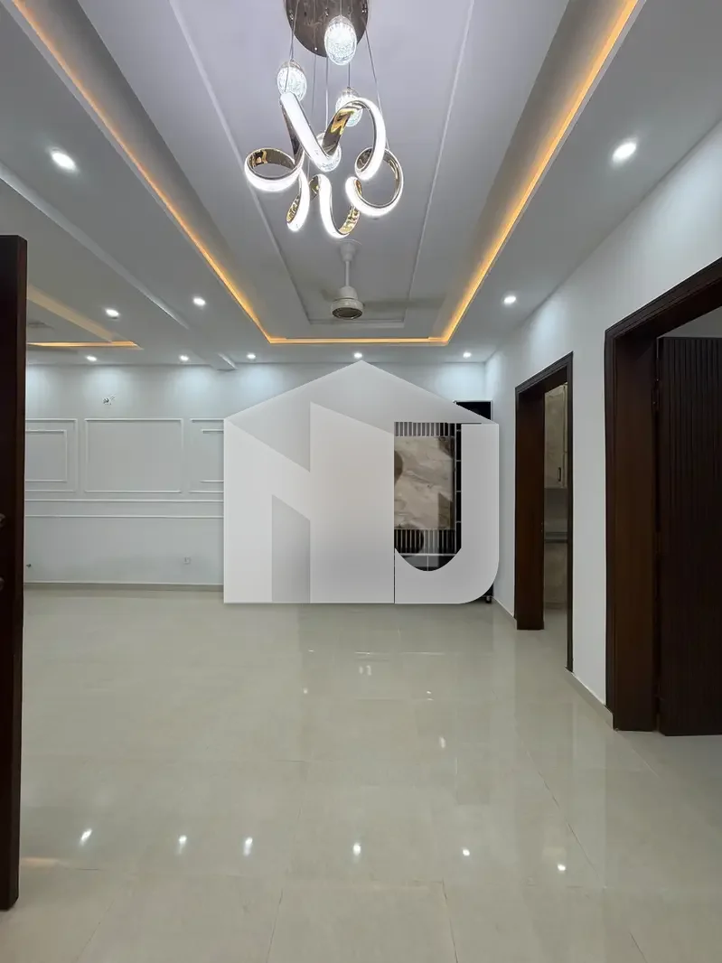10 MARLA UPPER PORTION AVAILABLE FOR RENT, photo 2