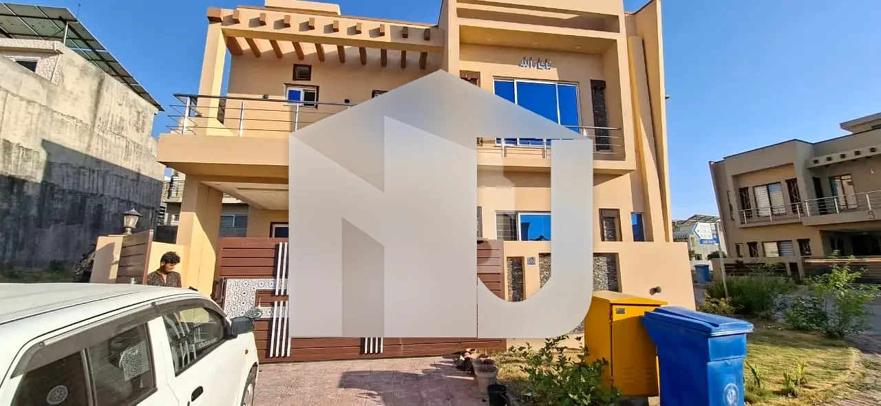 8 Marla premium location house for rent, photo 2
