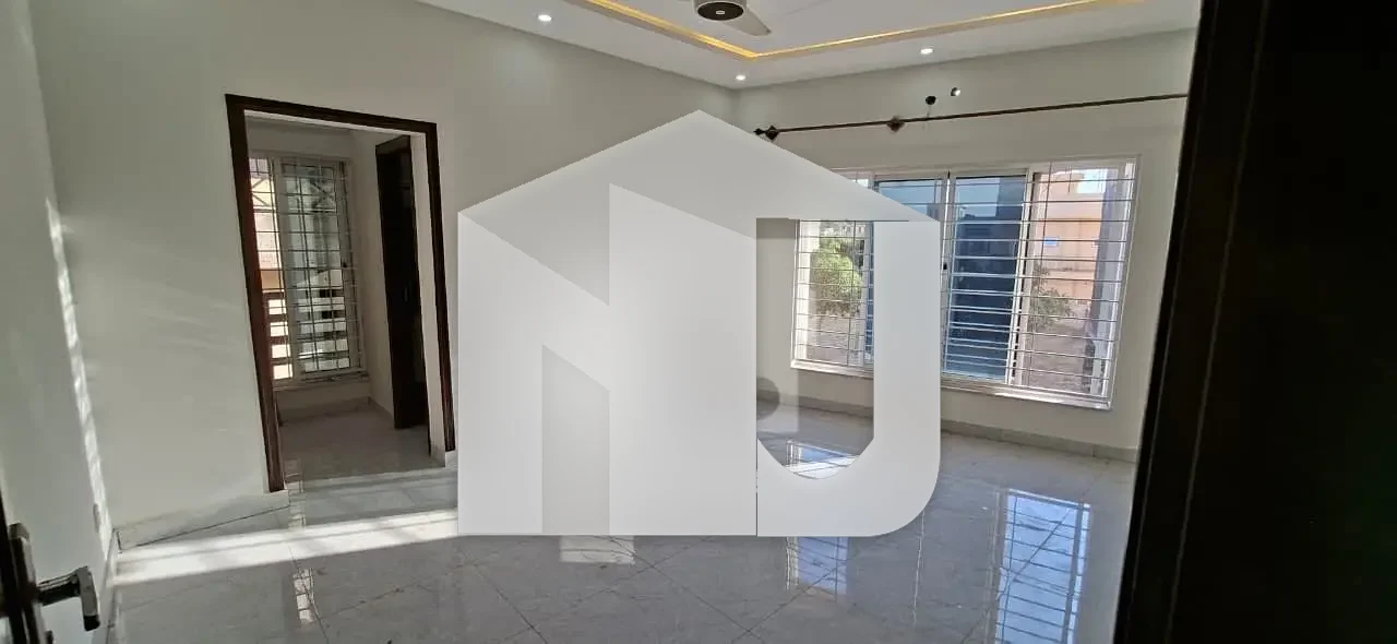 8 Marla premium location house for rent, photo 16