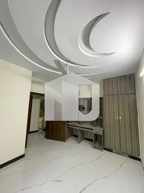 8 marla house available for rent ideal location, photo 11