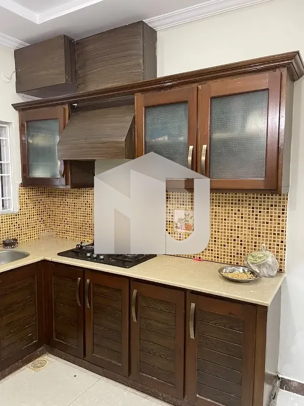 8 marla house available for rent ideal location, photo 4