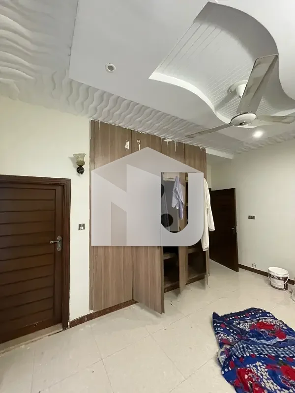 8 marla house available for rent ideal location, photo 9