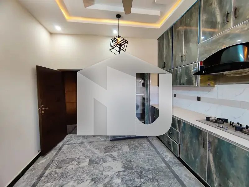 Brand New 12 Marla Triple Storey House Available For Rent In G-16, photo 5