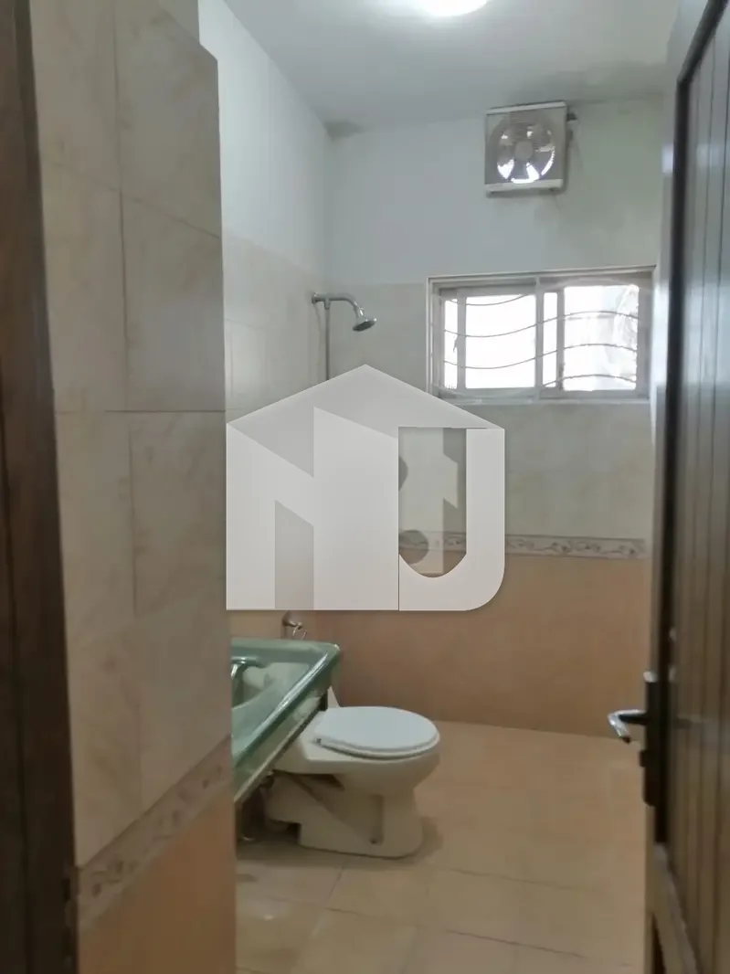 10 Marla 7 Rooms and Bathrooms Including Servant Room Fully Independent House Available For Rent In G13, photo 10
