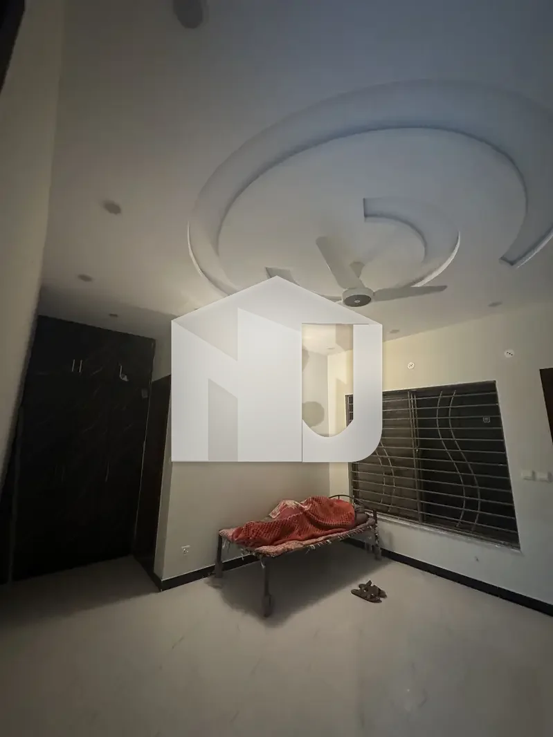 10 Marla 7 Rooms and Bathrooms Including Servant Room Fully Independent House Available For Rent In G13, photo 5