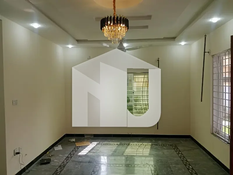 10 Marla Double Storey House Available For Rent, photo 9