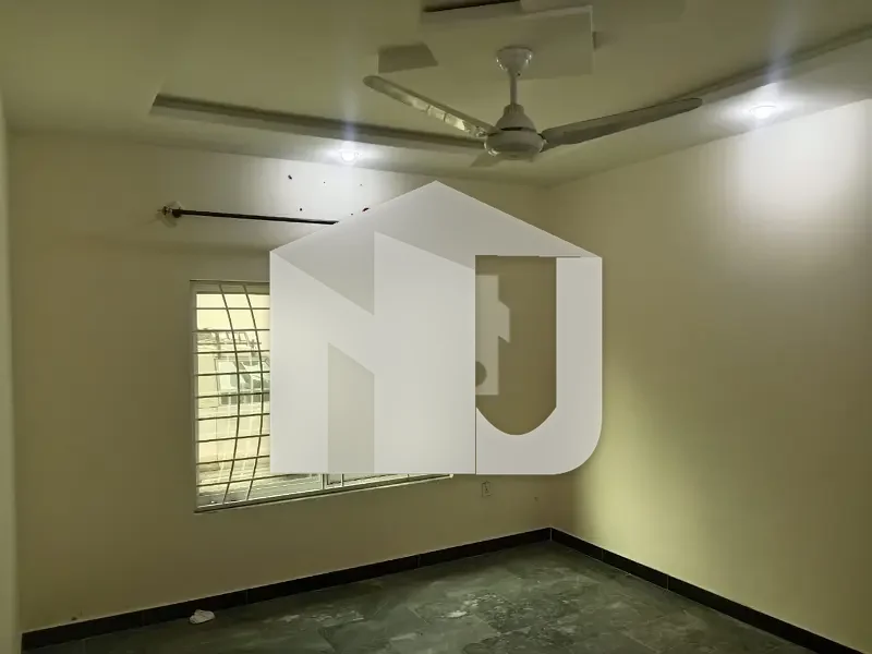10 Marla Double Storey House Available For Rent, photo 7
