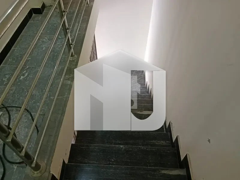 10 Marla Double Storey House Available For Rent, photo 15