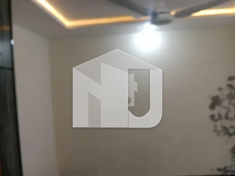 10 Marla Double Storey House Available For Rent, photo 8