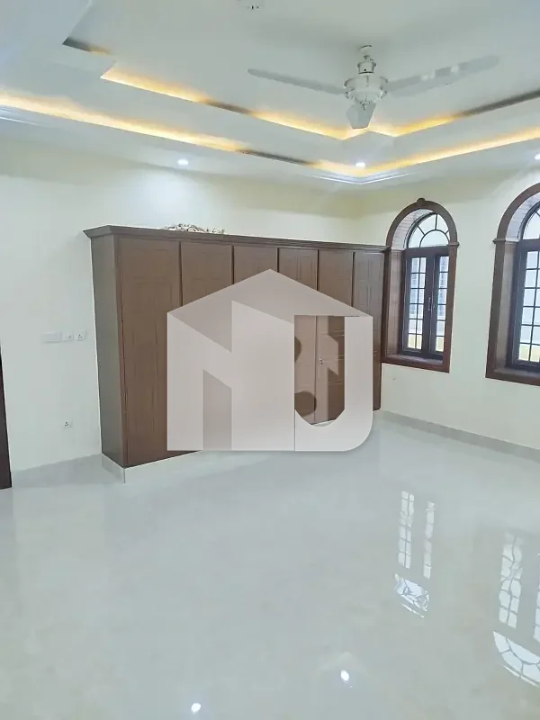1 Kanal Corner Triple Story House available for rent in DHA phase 2 Islamabad, photo 5
