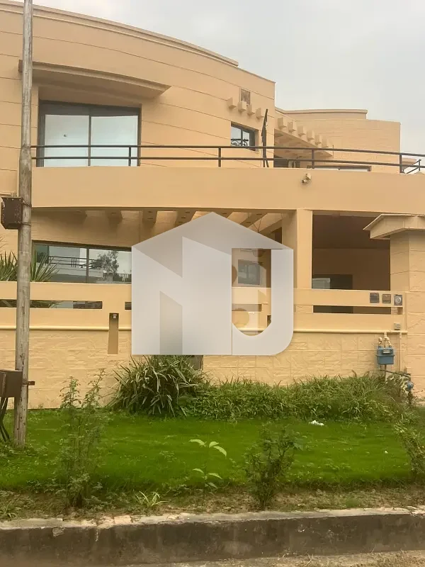 i-8/3. one kanal corner Duble story House available for rent ideal location for more options available, photo 2