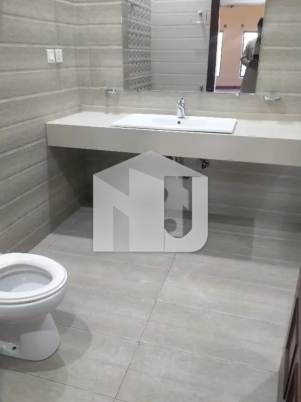 F-11 Fully Renovated Full House For Rent, photo 13