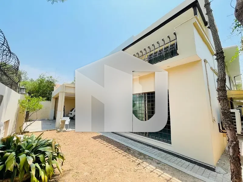 F-7 Margalla Facing Beautiful House For Rent