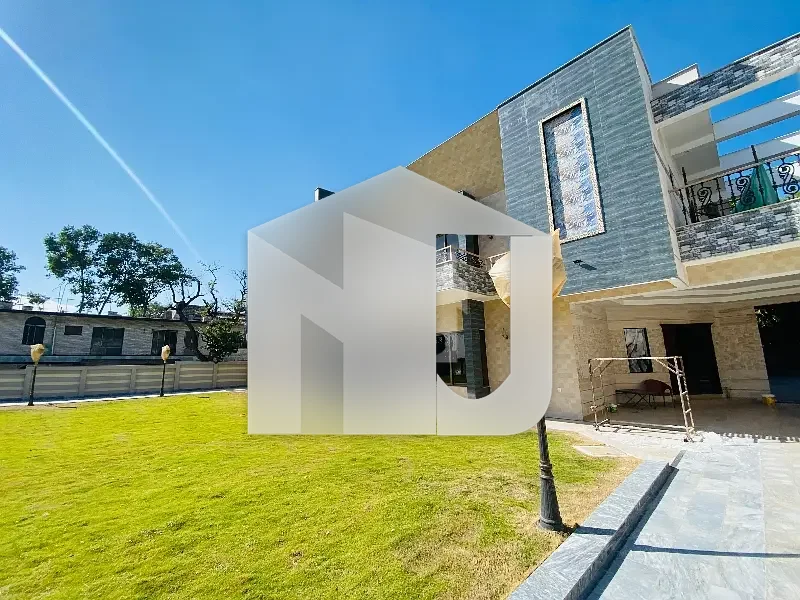 F-8 Beautiful House For Rent