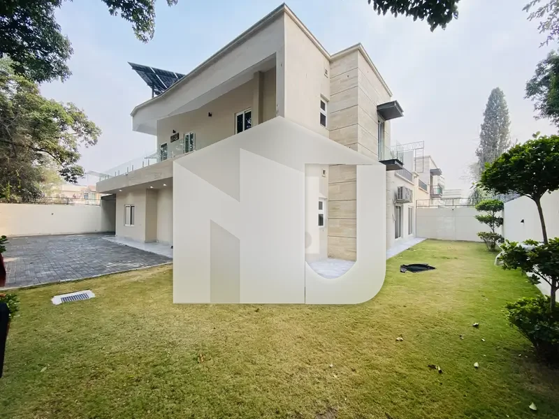 F-7 LUXURIOUS HOUSE AVAILABLE FOR RENT