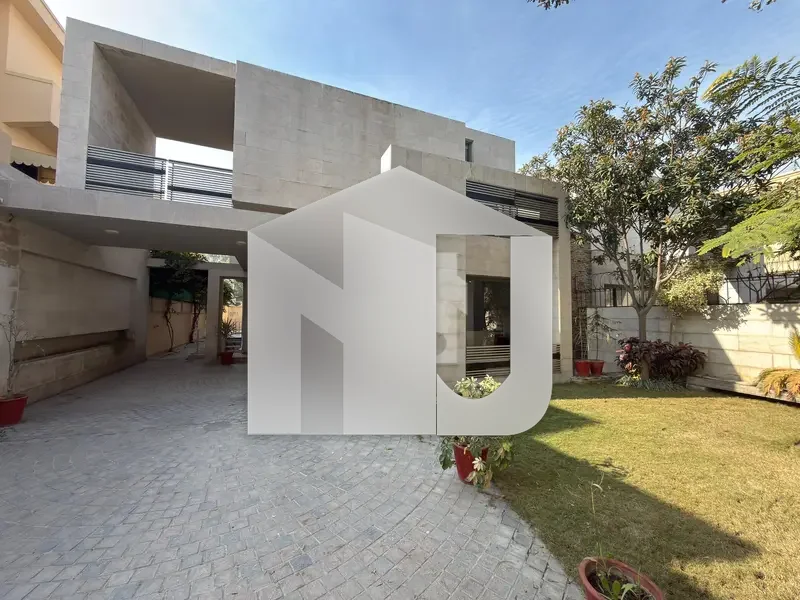 F-8/2 MODREN DESIGN HOUSE FOR RENT
