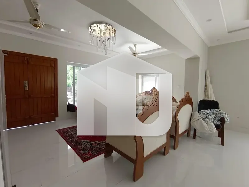 Beautiful House Available For Rent On Prime Location, photo 10