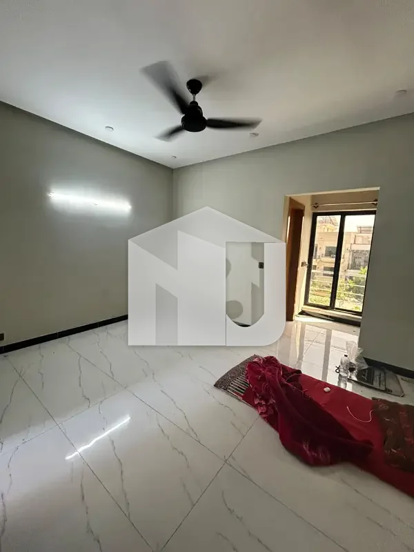 E-11 ISLAMABAD 10marla House For Rent 5bed With washroom Drawing Dining Tvl Kichen Servant Room parking Gas Electric, photo 2