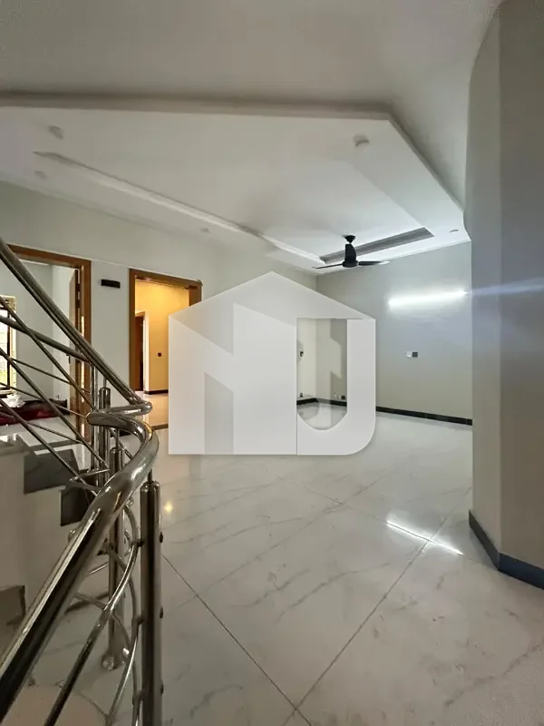 E-11 ISLAMABAD 10marla House For Rent 5bed With washroom Drawing Dining Tvl Kichen Servant Room parking Gas Electric, photo 4