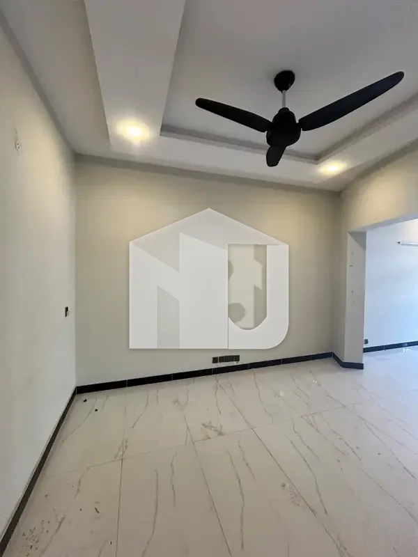 E-11 ISLAMABAD 10marla House For Rent 5bed With washroom Drawing Dining Tvl Kichen Servant Room parking Gas Electric, photo 9