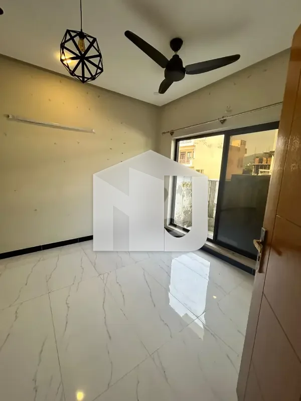 E-11 ISLAMABAD 10marla House For Rent 5bed With washroom Drawing Dining Tvl Kichen Servant Room parking Gas Electric, photo 7