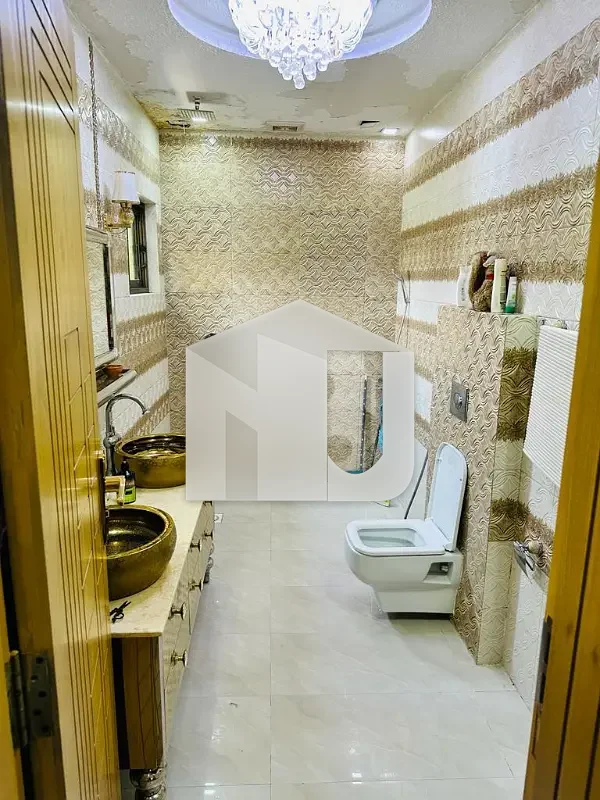 E-11 Islamabad 1kanal Fully Furnished House For Rent 8bed with washroom Drawing Dining Tvl Kichen Servant Room parking Gas Electric, photo 6