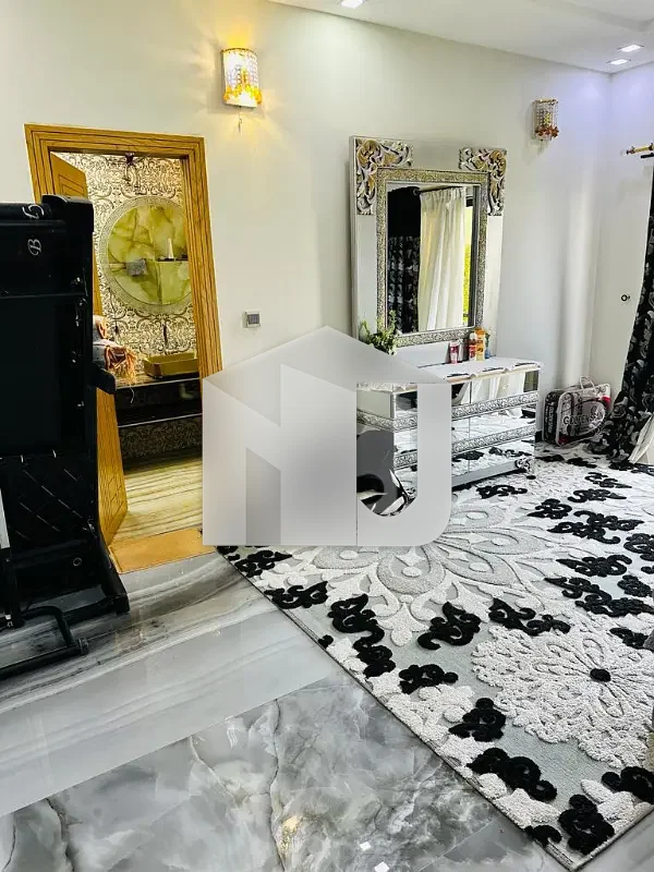 E-11 Islamabad 1kanal Fully Furnished House For Rent 8bed with washroom Drawing Dining Tvl Kichen Servant Room parking Gas Electric, photo 10