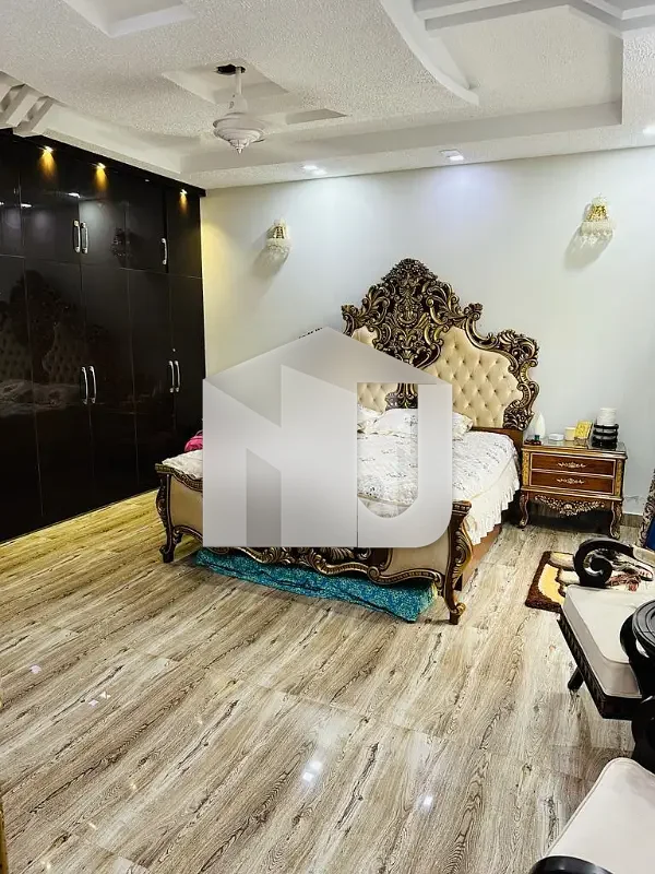 E-11 Islamabad 1kanal Fully Furnished House For Rent 8bed with washroom Drawing Dining Tvl Kichen Servant Room parking Gas Electric, photo 7