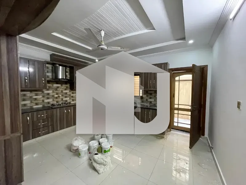 E-11 ISLAMABAD 1kanal House For Rent 7bed with washroom Drawing Dining Tvl Kichen Servant Room parking Gas Electric, photo 23