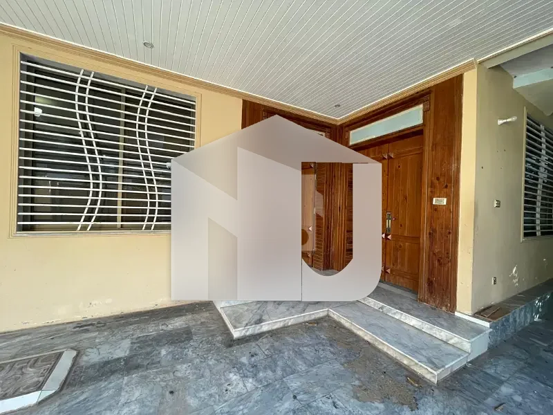 E-11 ISLAMABAD 1kanal House For Rent 7bed with washroom Drawing Dining Tvl Kichen Servant Room parking Gas Electric, photo 25