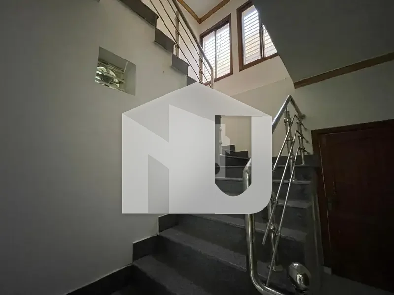 E-11 ISLAMABAD 1kanal House For Rent 7bed with washroom Drawing Dining Tvl Kichen Servant Room parking Gas Electric, photo 14