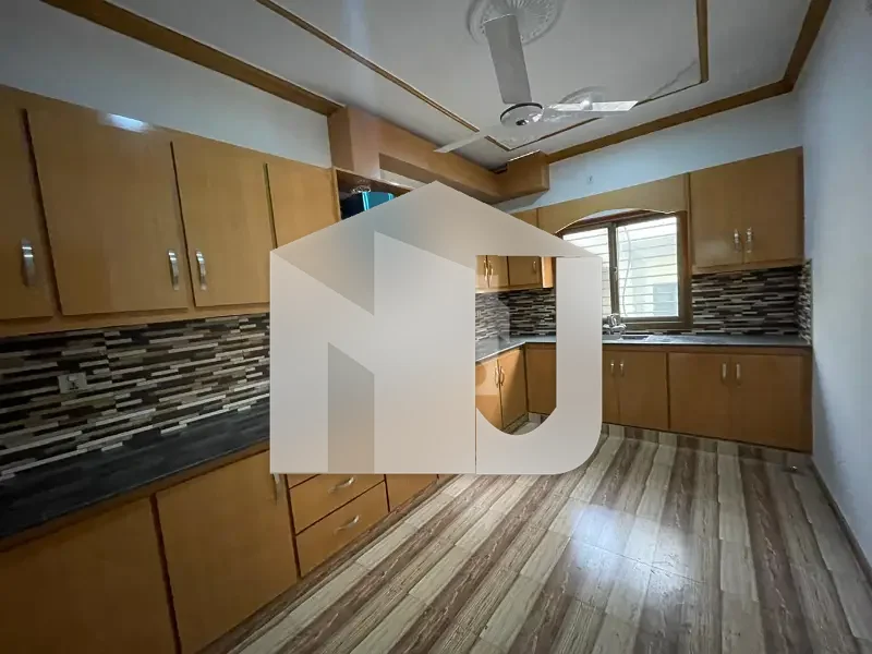 E-11 ISLAMABAD 1kanal House For Rent 7bed with washroom Drawing Dining Tvl Kichen Servant Room parking Gas Electric, photo 11