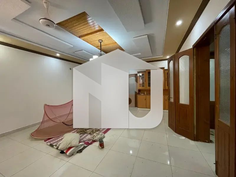 E-11 ISLAMABAD 1kanal House For Rent 7bed with washroom Drawing Dining Tvl Kichen Servant Room parking Gas Electric, photo 29