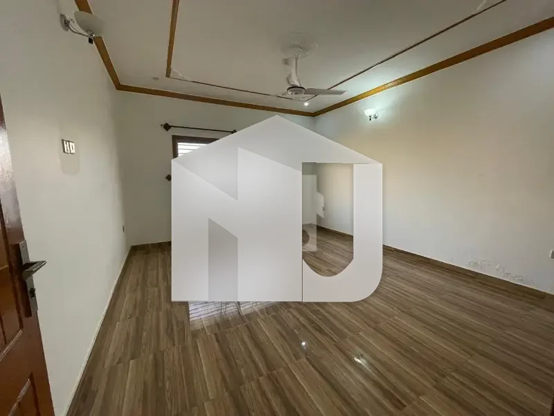 E-11 ISLAMABAD 1kanal House For Rent 7bed with washroom Drawing Dining Tvl Kichen Servant Room parking Gas Electric, photo 2
