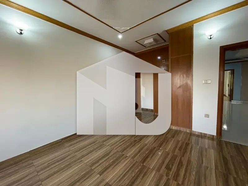 E-11 ISLAMABAD 1kanal House For Rent 7bed with washroom Drawing Dining Tvl Kichen Servant Room parking Gas Electric, photo 3