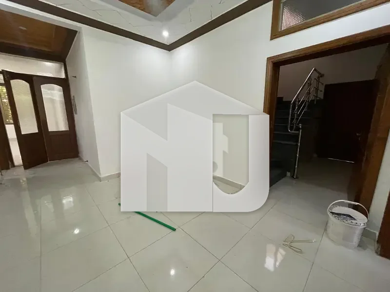 E-11 ISLAMABAD 1kanal House For Rent 7bed with washroom Drawing Dining Tvl Kichen Servant Room parking Gas Electric, photo 17