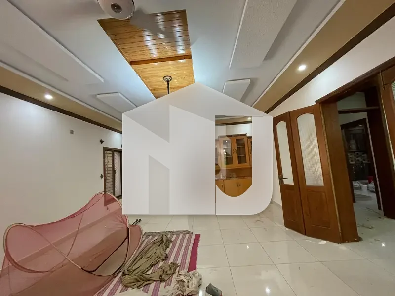 E-11 ISLAMABAD 1kanal House For Rent 7bed with washroom Drawing Dining Tvl Kichen Servant Room parking Gas Electric, photo 24
