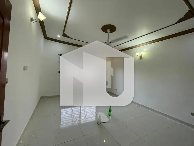 E-11 ISLAMABAD 1kanal House For Rent 7bed with washroom Drawing Dining Tvl Kichen Servant Room parking Gas Electric, photo 20