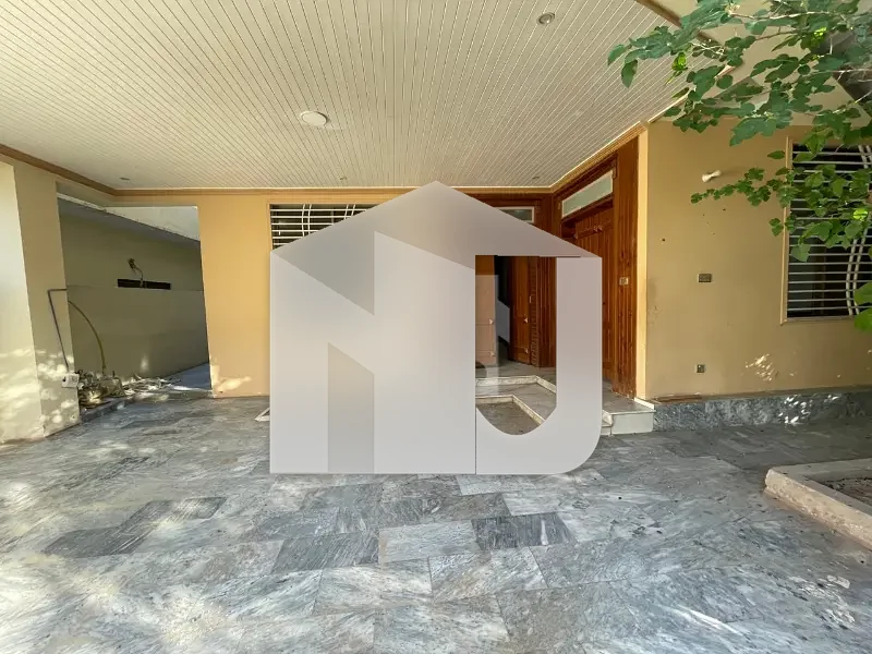 E-11 ISLAMABAD 1kanal House For Rent 7bed with washroom Drawing Dining Tvl Kichen Servant Room parking Gas Electric, photo 28