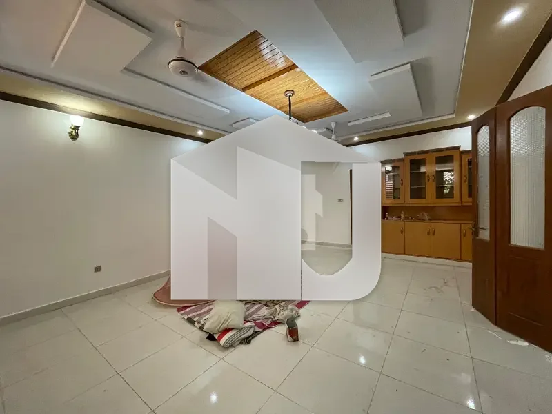 E-11 ISLAMABAD 1kanal House For Rent 7bed with washroom Drawing Dining Tvl Kichen Servant Room parking Gas Electric, photo 27