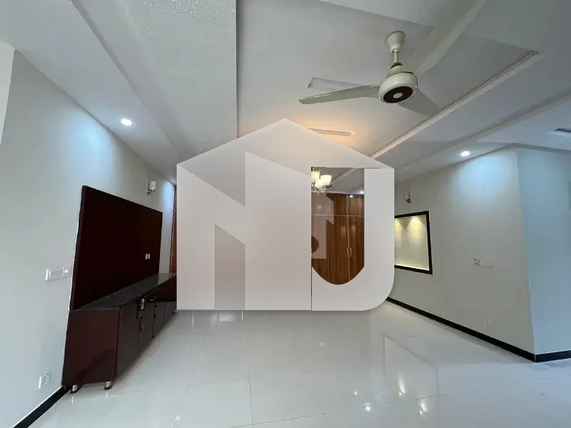 E-11 ISLAMABAD 8Marla House For Rent 5bed With washroom Drawing Dining Tvl Kichen Servant Room parking Gas parking l, photo 12