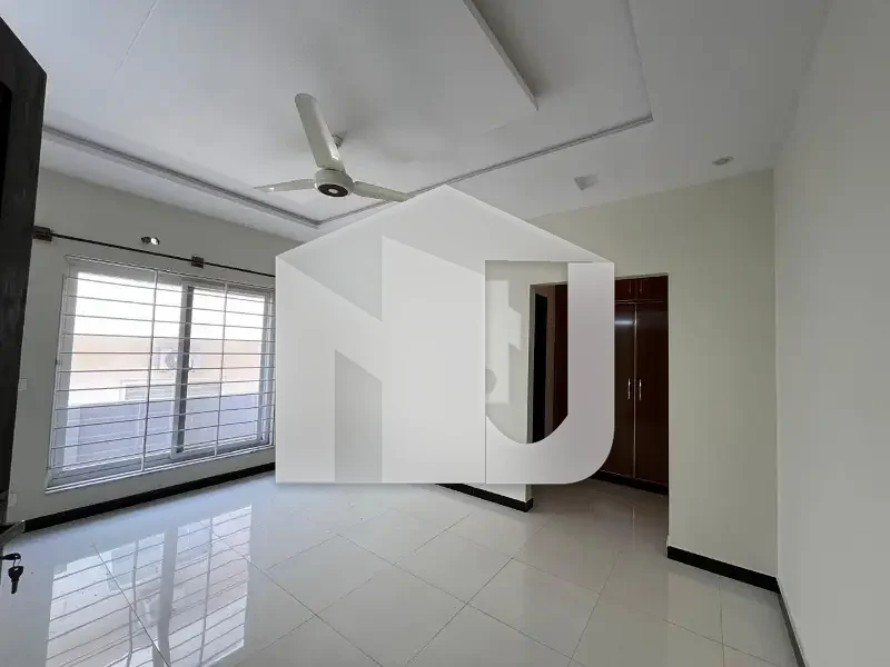 E-11 ISLAMABAD 8Marla House For Rent 5bed With washroom Drawing Dining Tvl Kichen Servant Room parking Gas parking l, photo 9