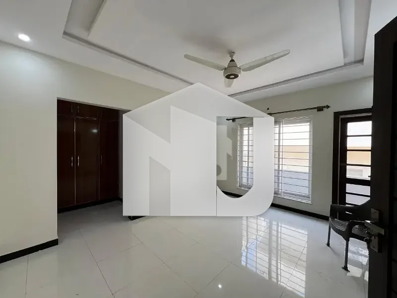 E-11 ISLAMABAD 8Marla House For Rent 5bed With washroom Drawing Dining Tvl Kichen Servant Room parking Gas parking l, photo 14